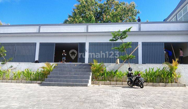 The only shophouse ready on Jalan Raya Uluwatu, Ungasan Price 150 million/year 1