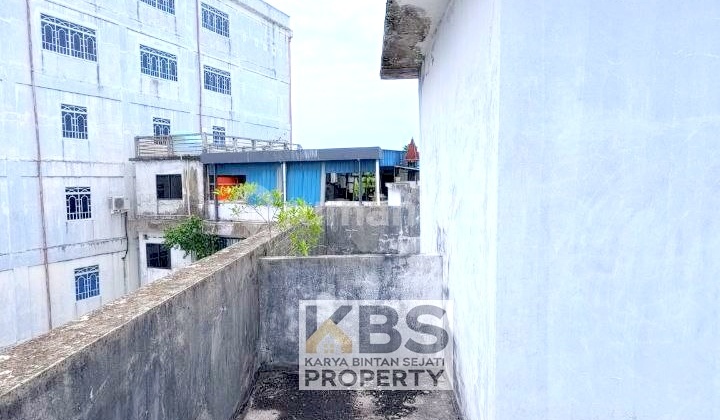 For Rent: Strategic 3-Story Shop House - Teratai Street, Tanjungpinang 2