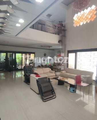 Zero Business House on Manyar Kertoarjo Main Road