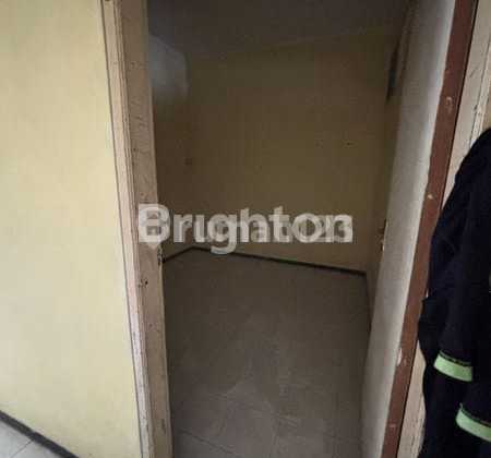 Ready-to-Use 2-Story Shophouse Zero Main Road Mulyosari