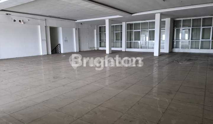 4-Story Zero Lot Row House on Kalirungkut Main Road 2