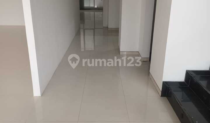 Newly Renovated 3-Story Shophouse near Tanjung Perak Port, Perak Street. 2