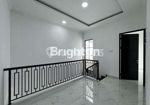 Sutorejo New 2-Story Hook, Brand New 2