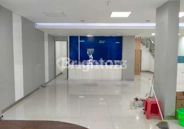 2 Adjacent 3.5-Story Shophouses in Excellent Condition, Ready to Use, Zero Road Frontage on Jemursari Main Road.