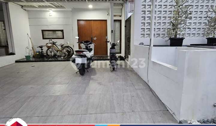 Jual rumah ada kolam renang di Victoria Metland Menteng, Cakung 2