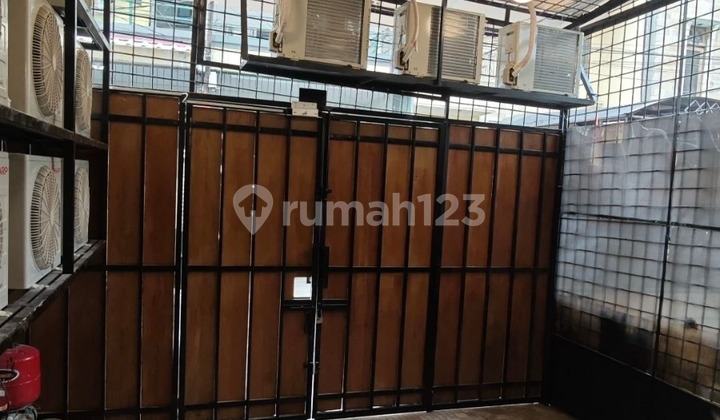DI JUAL RUMAH KOST SIAP HUNI BANYAK FASILITAS NYA DAN LETAK STRATEGIS DI TAMBORA LUX RESIDENCE