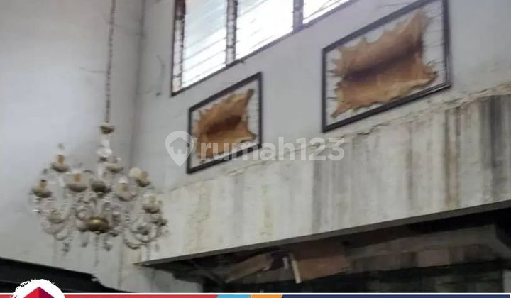 Selling old 2-story house in Kelapa Gading area, North Jakarta 2