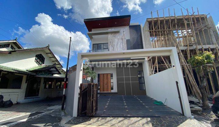 RUMAH MODERN ELEGAN JL KALIURANG KM 8 SLEMAN YOGYAKARTA DEKAT UGM