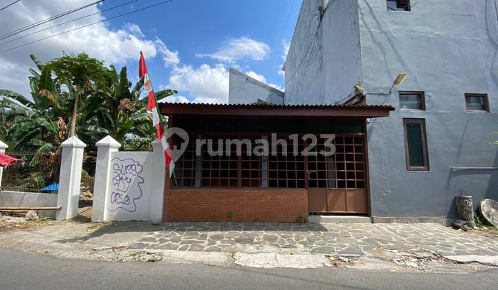 MIDTOWN BUSINESS SPACE NEAR AMPLAZ ON SOLO JOGJA STREET CATUR TUNGGAL