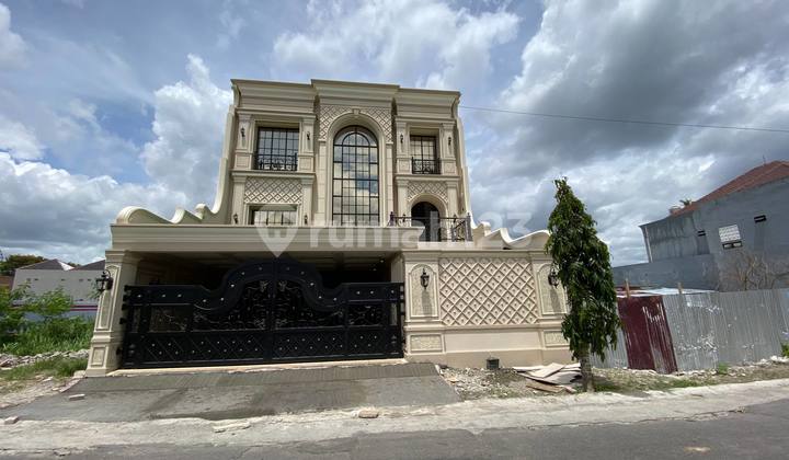 AMERICAN CLASSIC LUXURY HOUSE WITH SWIMMING POOL AND ELEVATOR NEAR TUGU MONUMENT