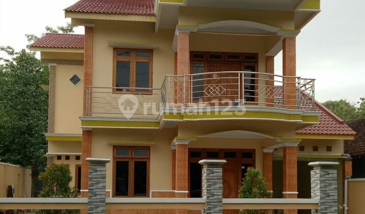 DIJUAL CEPAT RUMAH DUA LANTAI TANAH LUAS DEKAT UMY SLEMAN JOGJA