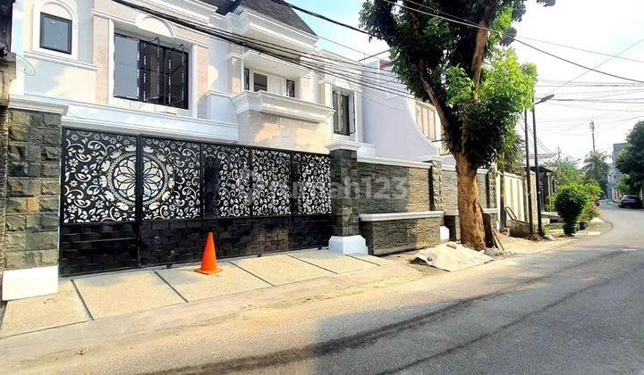 Rumah 2 Lantai bangunan mewah dan elegand setrategis   1