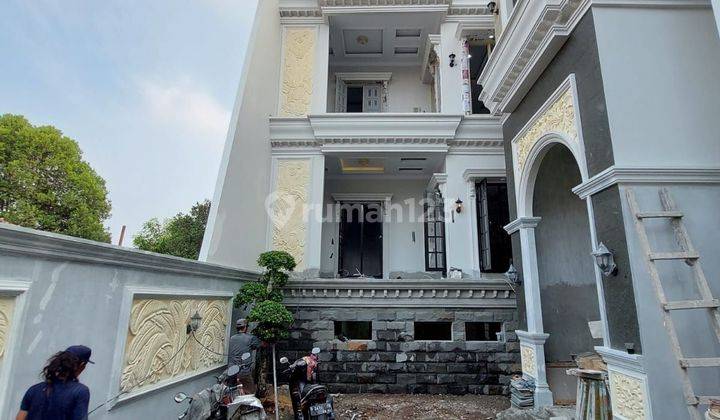 Rumah mewah 3 lantai strategis dekat ragunan  2