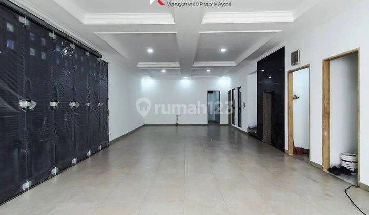 Rumah mewah 4 Lt dengan lft dan Rooftop lokasi strategis 2