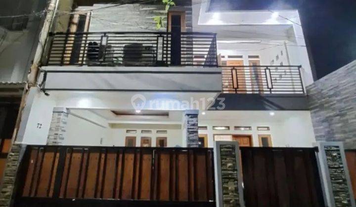 Rumah Brandnew Modern minimalis 3 Lantai strategis  1