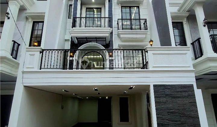 Townhouse Eksclusive Akses jalan utama American Classic  1