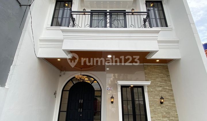 Luxury House Strategic Location on the Main Roadside Cimanggis Depok 2