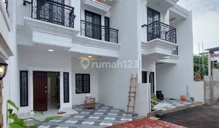 Rumah Bagus 2 Lantai Dekat Jalan Utama Jakarta Selatan  1