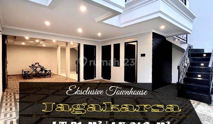 Rumah 3 Lantai Townhouse Strategis Akses Jalan Utama   1