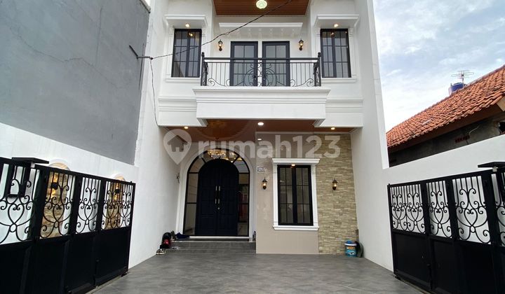 Rumah Mewah Lokasi Strategis Pinggir Jalan Utama Cimanggis Depok 