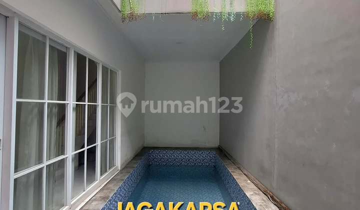 Rumah Minimalis 2⁵lantai Rooftop Privat Pool Jakarta Selatan 