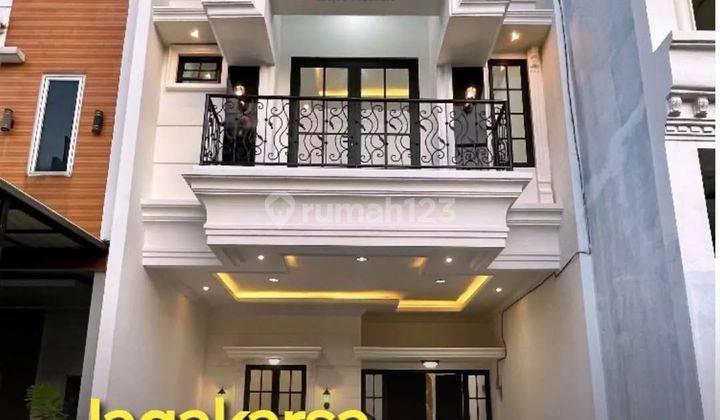 Rumah Modern Classic Strategis Dekat Stasiun Lenteng Agung  1