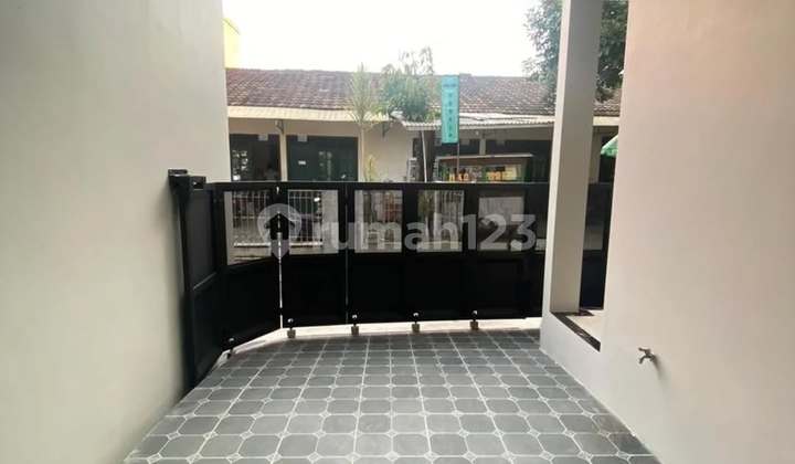 Modern Classic Beautiful House Strategic Location Jagakarsa South Jakarta 2