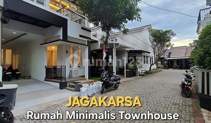 Rumah Cantik Dalam Cluster 2.5 Lantai Jagakarsa Jakarta Selatan  1