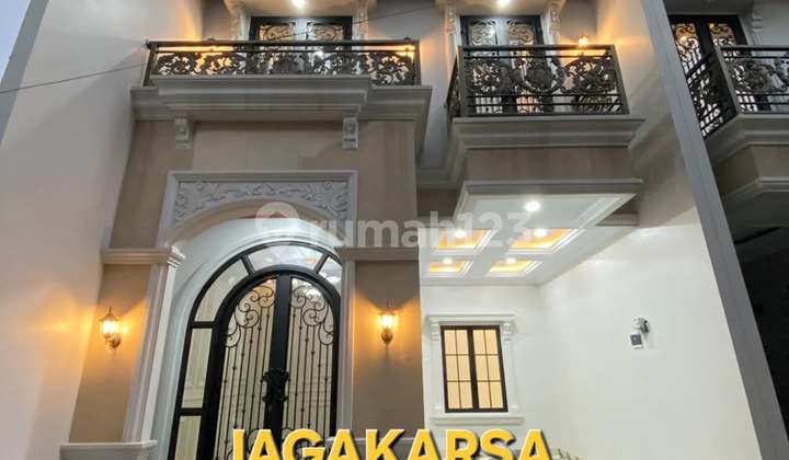 Brand New American Classic Design Jagakarsa South Jakarta