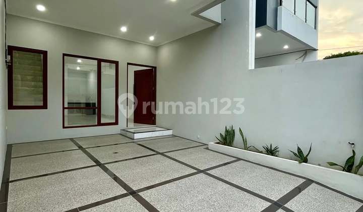 Rumah Mewah Bebas Banjir Area Premium Jakarta Selatan  2