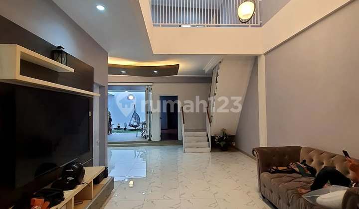 Rumah Cantik Dalam Cluster 2.5 Lantai Jagakarsa Jakarta Selatan  2