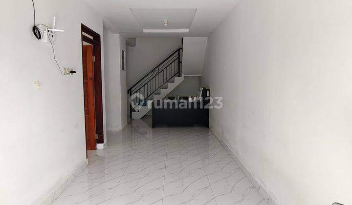 Dijual Rumah 2 Lantai, 300 Jutaan Siap Huni 2