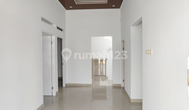 For Sale, Ready-to-Occupy House, 2 Car Access. Close to Public Facilities Access. 2