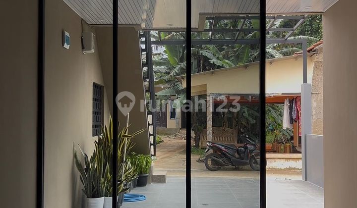 For Sale 3-Storey House with Super Strategic Access, Close to Public Facilities 2