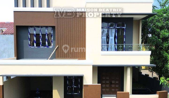 RUMAH BARU HOOK 3 LANTAI SIAP HUNI LOKASI SANGAT STRATEGIS 2