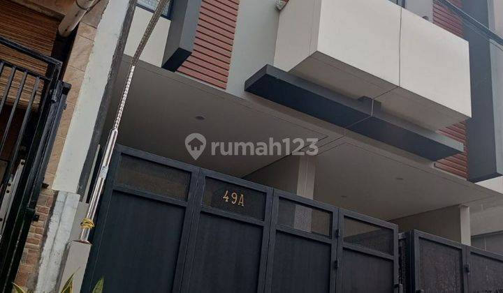 Rumah Baru Tujuh Menitan ke Taman Impian Jaya Ancol  1