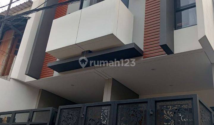 Rumah Bagus Lima Belas Menit ke Plaza Kali Baru  1