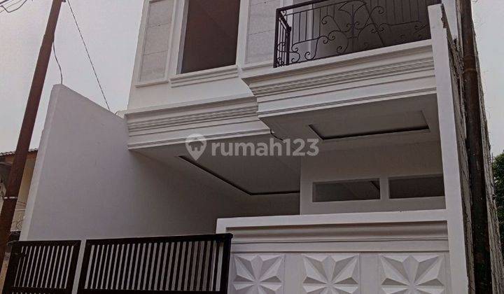 Rumah 2 setengah lantai di Lenteng agung 3 menit ke tol kukusan  1