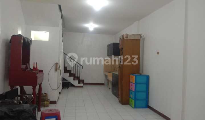 Nice House on Jl. Jelambar Utama 9, Jelambar Baru, Grogol Petamburan, West Jakarta City, Dki Jakarta, Indonesia, 11460, Twin Units, Near Mall, Near Toll Road, Affordable Price 2