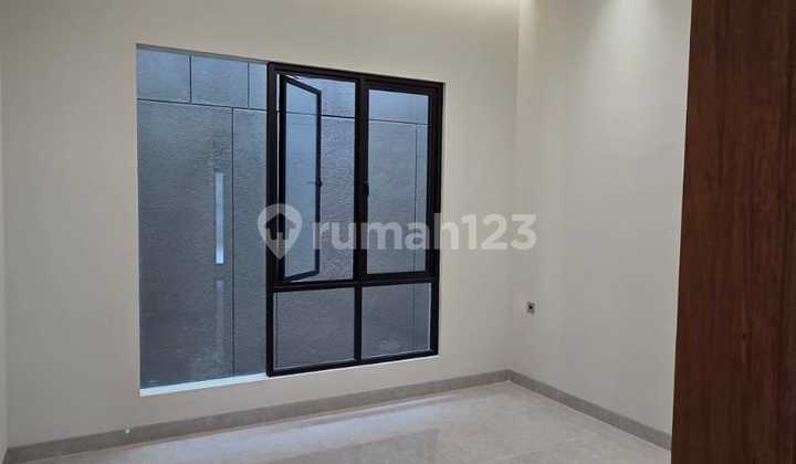 Rumah Kav. Polri Mewah & Cantik
