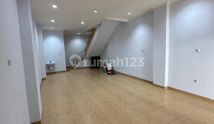 For Sale: 5-Story Shop Houses in Cengkareng, West Jakarta For Sale: 5-Story Shop Houses in Cengkareng, West Jakarta