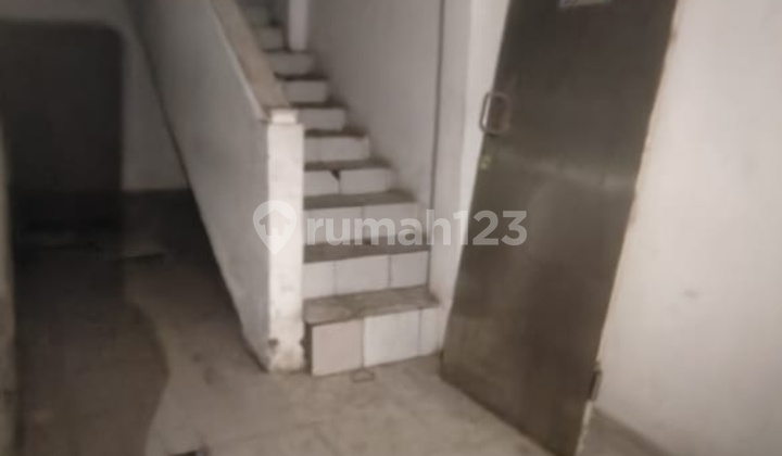 For rent, attached shop house in Kalideres, West Jakarta. 2
