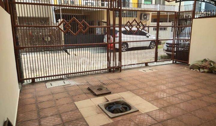 Dijual Rumah 2,5 lantai di Taman Palem Lestari 1