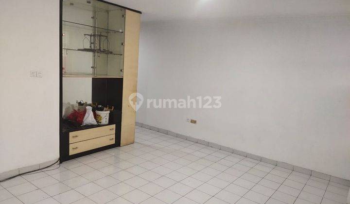 Dijual Rumah 2,5 lantai di Taman Palem Lestari 2