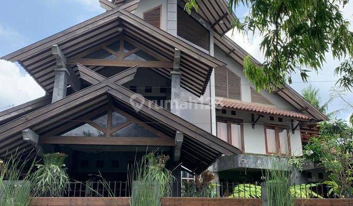 Dijual rumah artistik cantik 2 lantai di sleman Jogjakarta 1