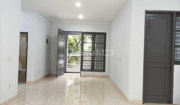 Dijual rumah siap huni sudah renov pinggir jalan boulevard di BSD 2