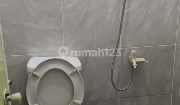 Dijual.rumah 2.lantai.di.jl.keadilan Jakarta.barat