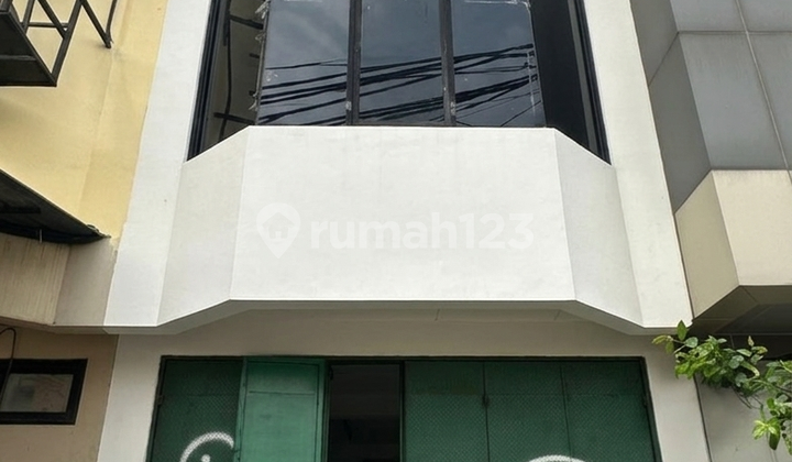 Strategic 3-Story Shop House on Kunir Street - Suitable for Office, Store, Clinic | Wide Road Frontage Strategic 3-Story Shop House on Kunir Street - Suitable for Office, Store, Clinic | Wide Road Frontage