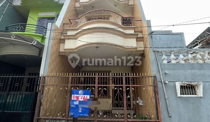 Super nice 3-story house in Kelapa Gading for sale, 1.1 M