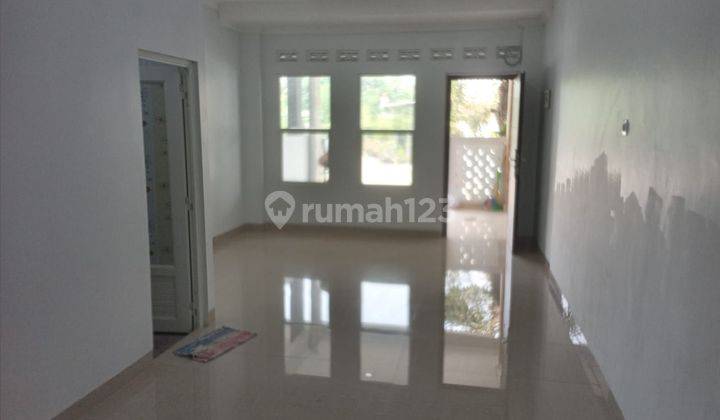 Dijual Rumah Sangat Bagus 2,5 Lantai Taman Surya 2